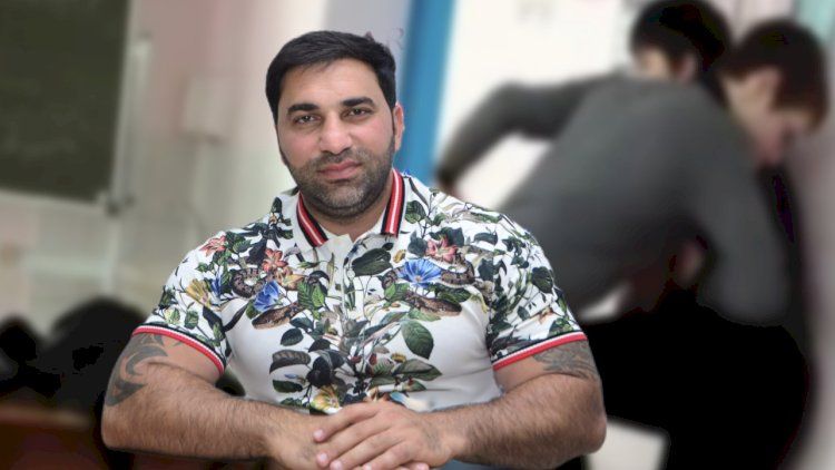 “Məktəbli qızlar çantalarında siqaret gəzdirirlər” -     Kamil Zeynallı