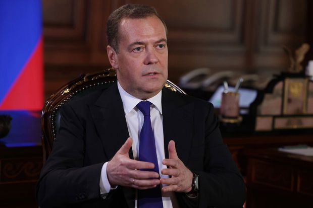 Dmitri Medvedev Prezident İlham Əliyevi təbrik edib