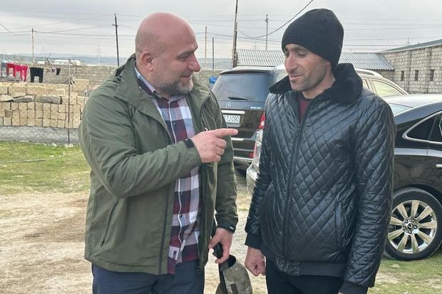 Sərvər Bəşirliyə avtomobil hədiyyə edən türkiyəli iş adamı:     “Çox təsirləndim” - FOTO