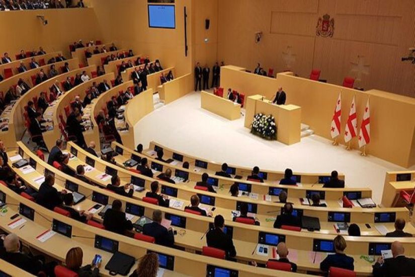 Gürcüstan parlamenti “xarici agentlər” haqqında qanunu geri götürüb