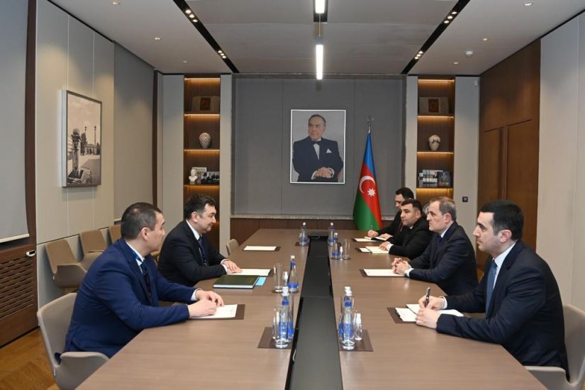 Ceyhun Bayramov Qazaxıstanın informasiya və sosial inkişaf naziri ilə görüşdü