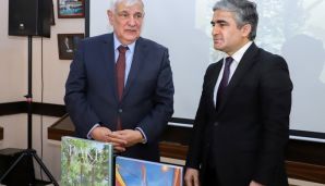 “Vətən müharibəsi tarixi. Şəxsiyyət faktoru” kitabının ingilis dilində nəşrinin təqdimatı olub -     FOTOLAR — foto 4