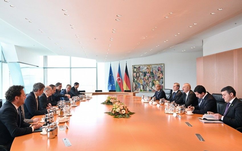 Azərbaycan liderinin Almaniya Kansleri ilə geniş tərkibdə görüşü keçirildi