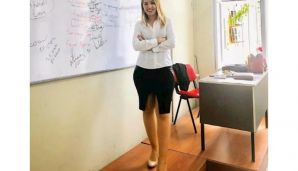 Açıq-saçıq geyimləri ilə dərs keçən Fidan müəllimə -         VİDEO — foto 4