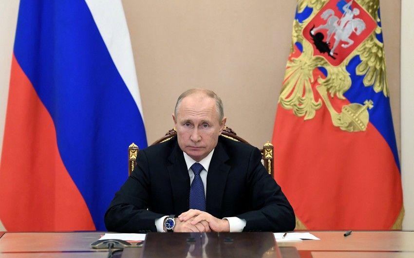 Putin Təhlükəsizlik Şurasının daimi üzvləri ilə müşavirə keçirdi