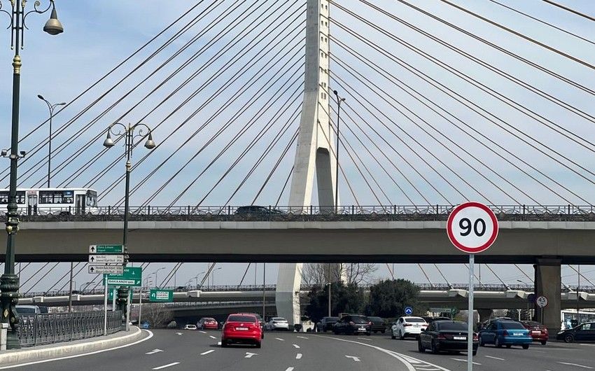 Bakıda sürət hədləri endiriləcək 14 yolda yol nişanlarının quraşdırılmasına başlanıldı