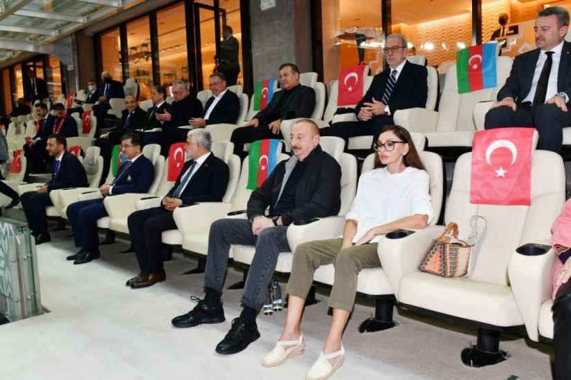 Prezident İlham Əliyev və birinci xanım Mehriban Əliyeva “Qarabağ” və “Qalatasaray” komandaları arasında keçirilən xeyriyyə oyununa baxıblar -   YENİLƏNDİ