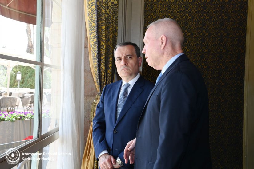 Ceyhun Bayramov İsrailin müdafiə nazirini Azərbaycanın sülh səyləri barədə məlumatlandırdı