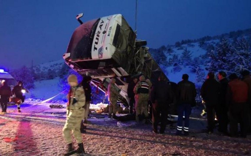 Ərzincanda avtobus aşıb, ölənlər var