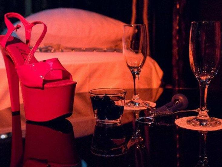 Məşhur "tiktok"çu Bakıda iki oğlanla otelə getdi: intim əlaqədə oldular, videosu çəkildi -    FOTOLAR