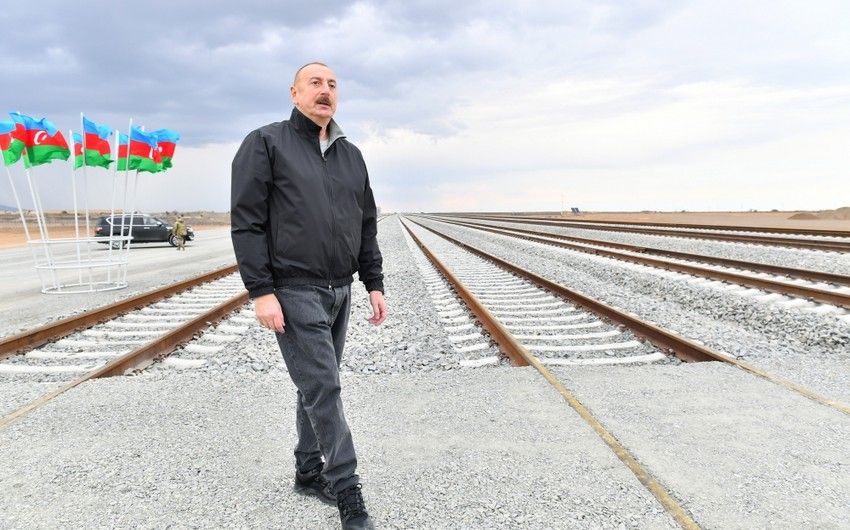 Dövlət başçısı Bərdə-Ağdam dəmir yolu xəttinin tikintisi ilə tanış oldu -   FOTO - YENİLƏNDİ