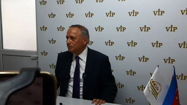 Əli Əliyevin azadlıqdan ilk       FOTOSU