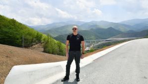 İlham Əliyev və Mehriban Əliyeva Əhmədbəyli-Füzuli-Şuşa yolunun 66-81-ci kilometrliyində görülən işlərlə tanış olublar -   FOTOLAR — foto 10