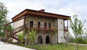 Prezidenti İlham Əliyev və birinci xanım Mehriban Əliyeva Şuşada Mehmandarovların malikanə kompleksinin açılışında iştirak ediblər -     FOTOLAR — foto 18