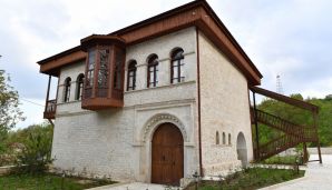 Prezidenti İlham Əliyev və birinci xanım Mehriban Əliyeva Şuşada Mehmandarovların malikanə kompleksinin açılışında iştirak ediblər -     FOTOLAR — foto 19