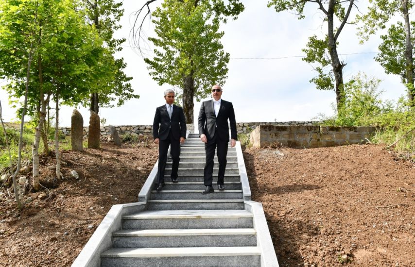 Prezident İlham Əliyev Cıdır düzündə Mir Möhsün Nəvvab Qarabağinin məzarını ziyarət etdi -   FOTOLAR