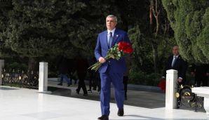 Prezident Administrasiyasının rəhbəri Fəxri xiyabanda Ulu Öndər Heydər Əliyevin məzarını ziyarət etdi -       FOTO — foto 1