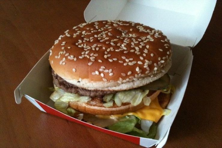 Hamburger yemək ölümə     SƏBƏB OLUR