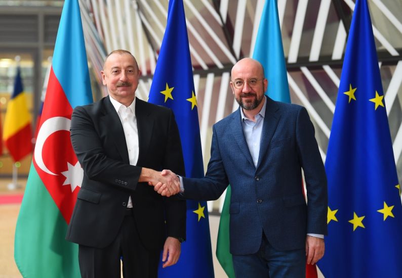 Şarl Mişel İlham Əliyevə zəng etdi