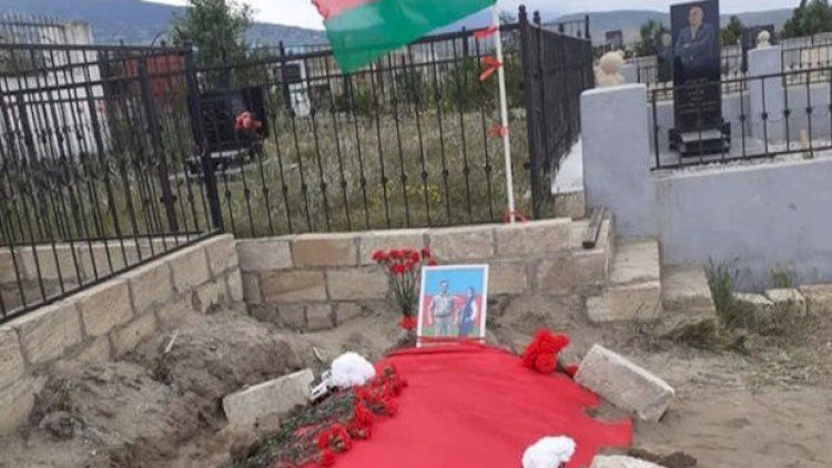Qətlə yetirilən qadının məzarına şəhid yoldaşı ilə birgə şəkli qoyuldu