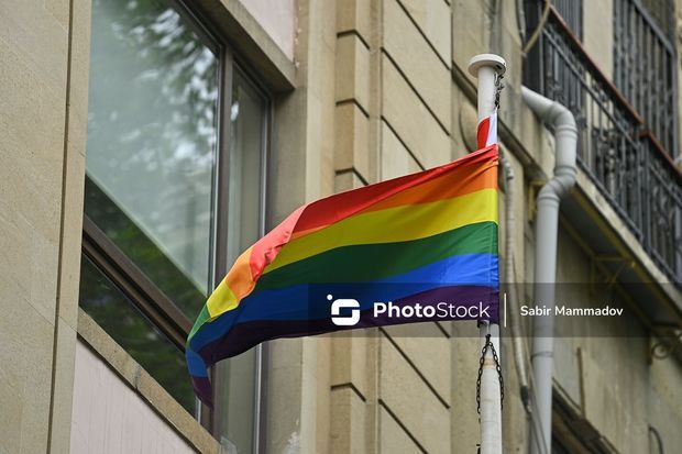 LGBT bayrağı “Landmark Hotel Baku”nun qarşısından götürüldü -   FOTO