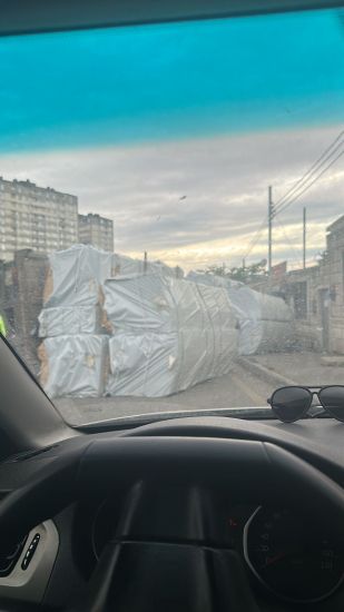 Biləcəri dəmiryol stansiyasının yaxınlığında yük maşını aşdı