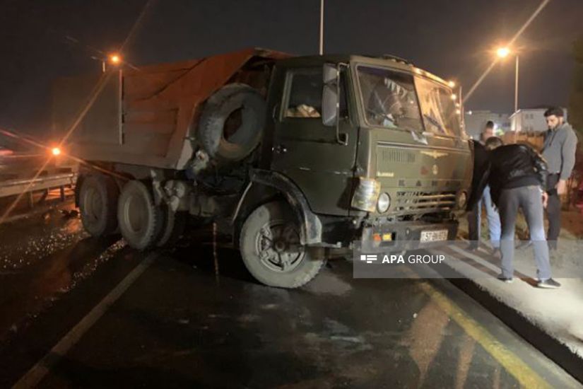 Bakıda minik maşını “KamAZ”la toquşub, 5 nəfər xəsarət alıb -       FOTO
