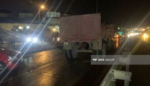 Bakıda minik maşını “KamAZ”la toquşub, 5 nəfər xəsarət alıb -       FOTO — foto 3