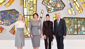 Mehriban Əliyeva Martyunas Mazvyudas adına Litva Milli Kitabxanası ilə tanış oldu -   FOTO — foto 3
