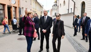 Azərbaycan Prezidenti İlham Əliyev və birinci xanım Mehriban Əliyeva Vilnüs Qədim şəhərini gəziblər -   FOTO — foto 1