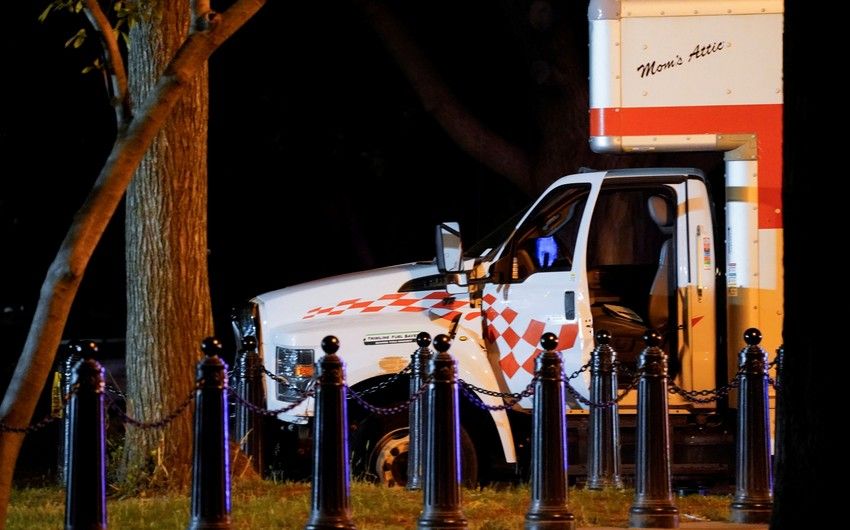 Ağ Evin yaxınlığında çəpərə çırpılan yük maşınının sürücüsü prezidenti öldürmək niyyətində olduğunu etiraf edib