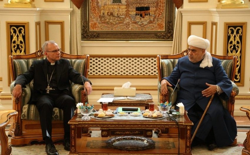 Allahşükür Paşazadə Vatikanın apostol nunsisi ilə görüşüb