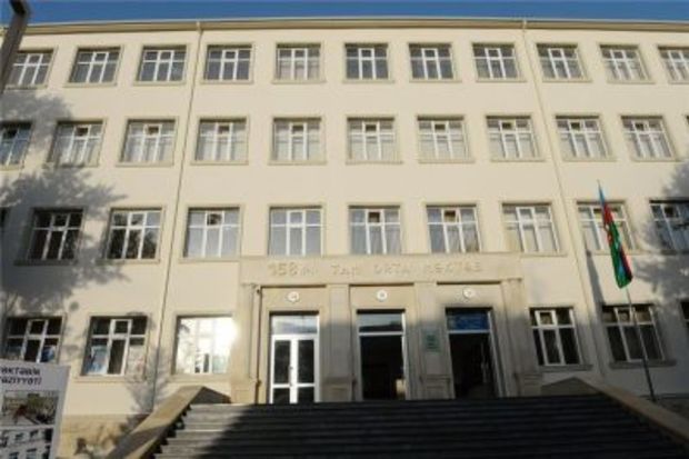 Bakı məktəbində İNSİDENT:     Narkotik satdığı iddia edilən şagirdin atası müəllimə hücum etdi