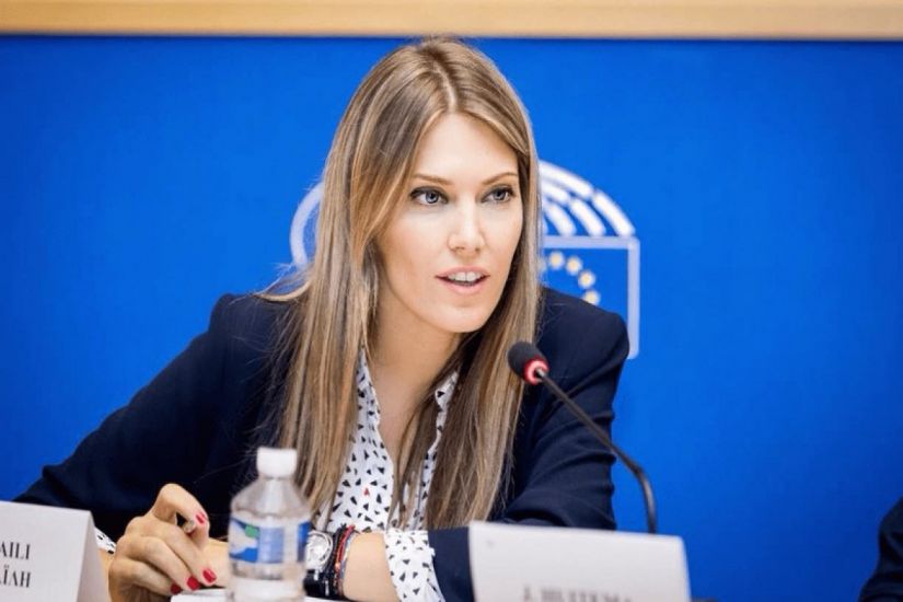 Rüşvətdə ittiham olunan deputat azad edildi