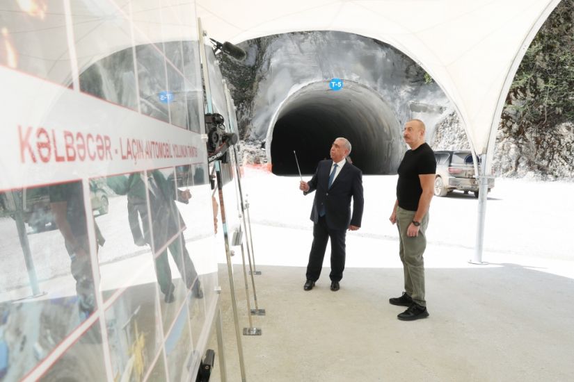 Prezident Toğanalı-Kəlbəcər-İstisu yolunda inşa edilmiş tunellər və Kəlbəcər-Laçın avtomobil yolunda görülən işlərlə tanış oldu