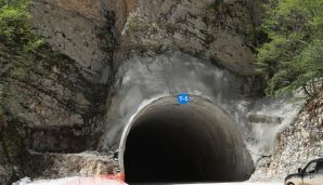 Prezident Toğanalı-Kəlbəcər-İstisu yolunda inşa edilmiş tunellər və Kəlbəcər-Laçın avtomobil yolunda görülən işlərlə tanış oldu — foto 2