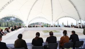 Prezident İlham Əliyev Laçın şəhərinə qayıdan əhali ilə görüşüb, evlərin açarlarını onlara təqdim edib -         ÇIXIŞIN TAM MƏTNİ — foto 9