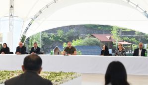 Prezident İlham Əliyev Laçın şəhərinə qayıdan əhali ilə görüşüb, evlərin açarlarını onlara təqdim edib -         ÇIXIŞIN TAM MƏTNİ — foto 10