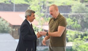 Prezident İlham Əliyev Laçın şəhərinə qayıdan əhali ilə görüşüb, evlərin açarlarını onlara təqdim edib -         ÇIXIŞIN TAM MƏTNİ — foto 13