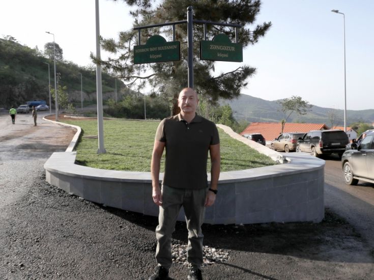 Laçın şəhərində Xosrov bəy Sultanov və Zəngəzur küçələrinin kəsişməsində lövhələrin açılışı olub