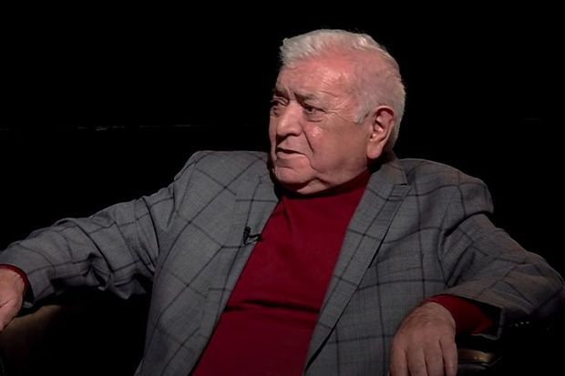 “Biz yetim kimi geyinməli, kasıb görünməliyik?”