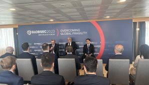 Hikmət Hacıyev və Armen Qriqoryan Azərbaycan-Ermənistan əlaqələri və regionda sülh prosesi barədə danışıblar — foto 1