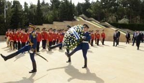 İxsaq Hersoq Şəhidlər xiyabanını ziyarət etdi -       FOTO — foto 1