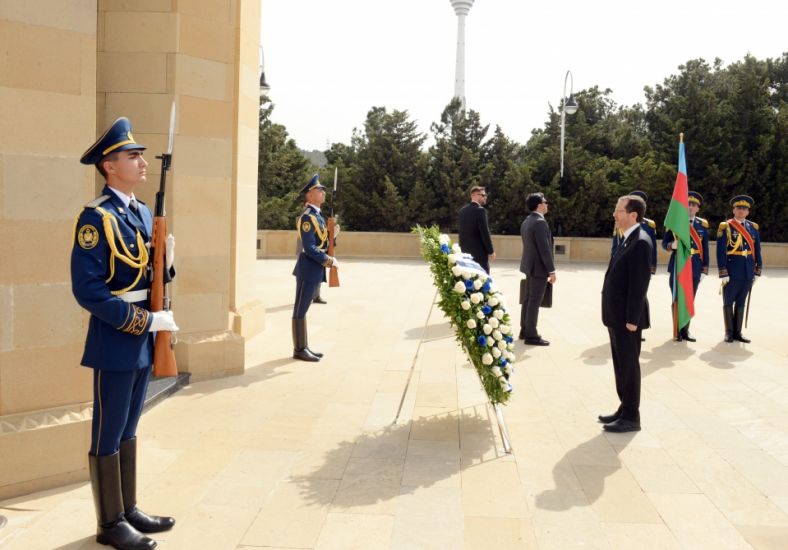 İxsaq Hersoq Şəhidlər xiyabanını ziyarət etdi -       FOTO