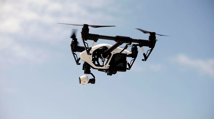 Bakıda gecə binalar üzərində dronlar niyə uçur?