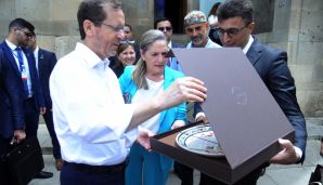 İsrail Prezidenti və birinci xanımı İçərişəhərlə tanış olublar -       FOTO — foto 2