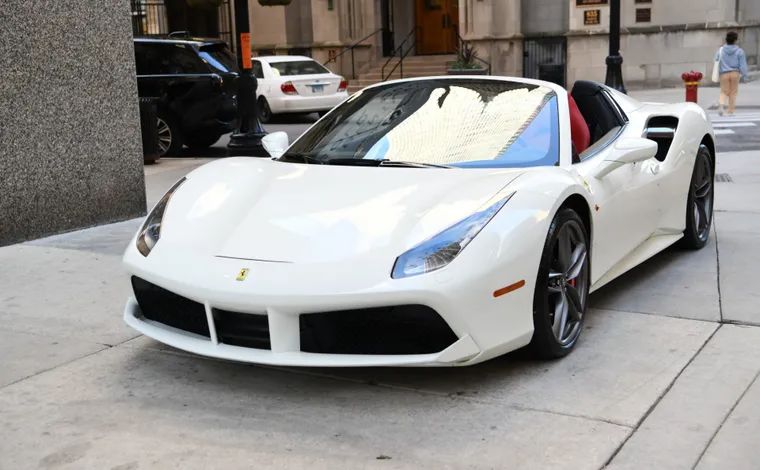 Bakıda qəzaya uğrayan “Ferrari”nin sahibi kimdir?