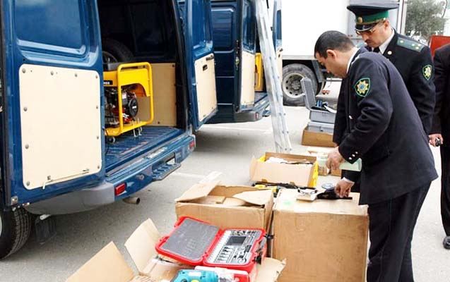 Rüşvət müqabilində sərhəddən malları keçirən bir qrup gömrük əməkdaşı barəsində cinayət işi başlandı