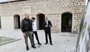 Şuşada Heydər Əliyev Fondu tərəfindən Mamayı məscidində aparılan bərpa işləri ilə tanışlıq -         YENİLƏNDİ — foto 1