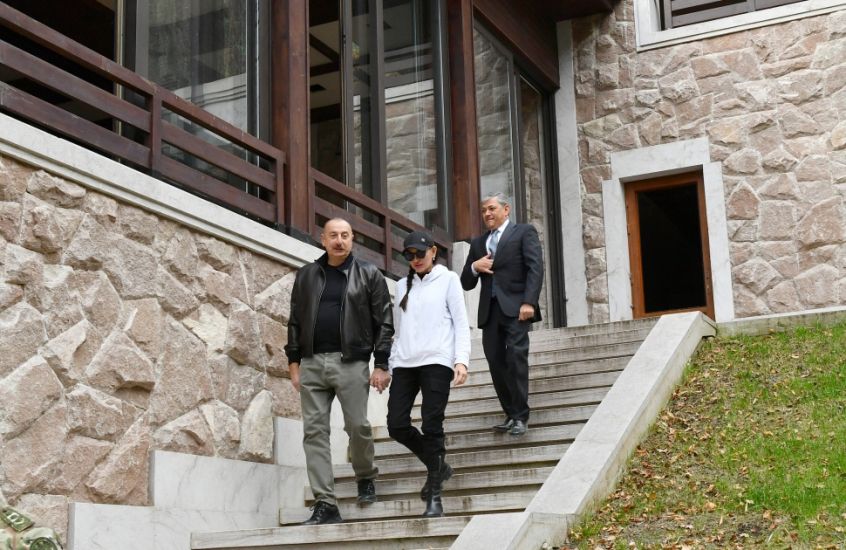 Prezident İlham Əliyev və birinci xanım Mehriban Əliyeva Şuşada İsa bulağında olublar -     YENİLƏNDİ